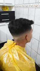 Primeiros cortes realizados por Roni em casa