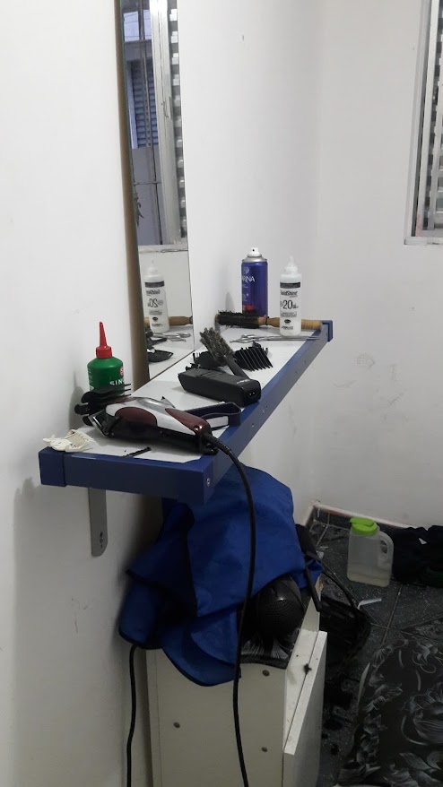 Primeira bancada simples usada por Roni
