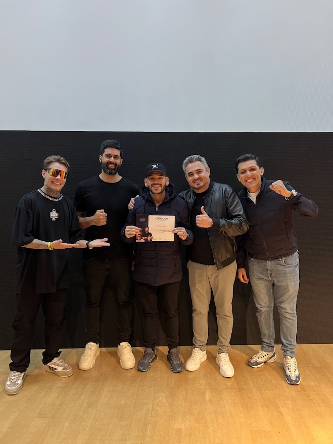 Roni concluindo treinamento com educadores