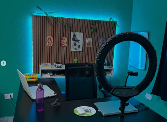 Setup onde Roni produz cursos online